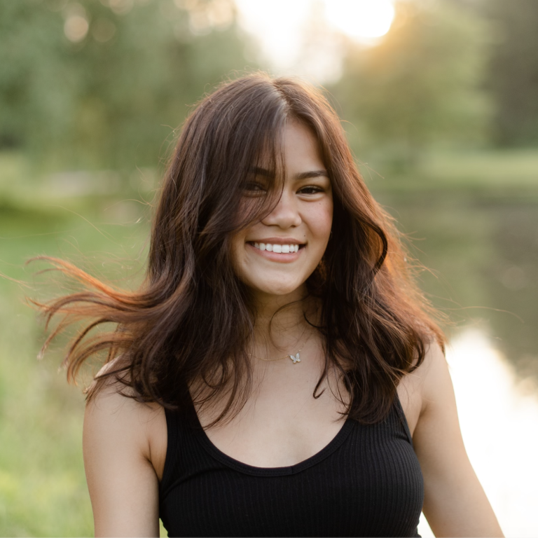 Ariane smiling photo