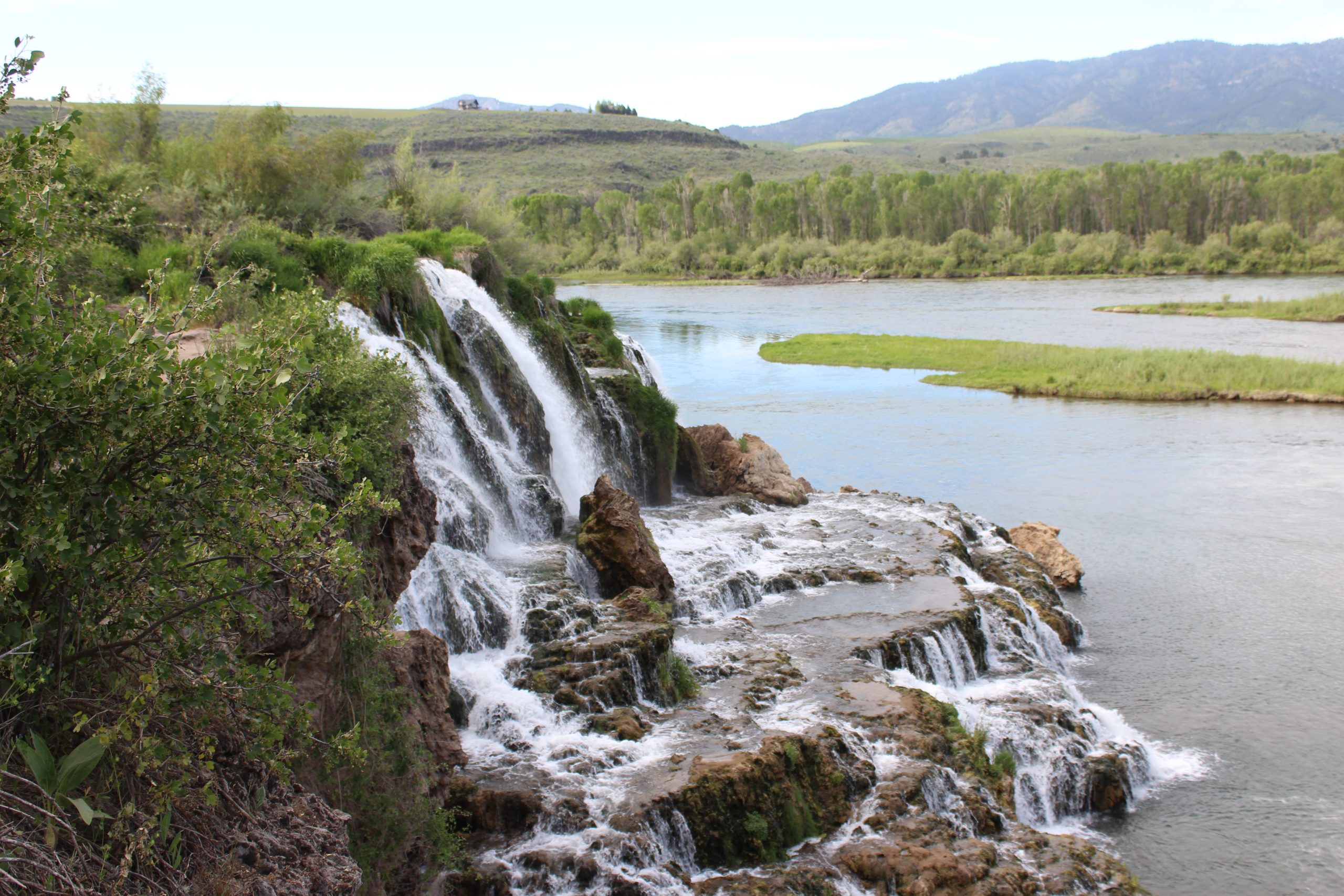 Water falls at snake river